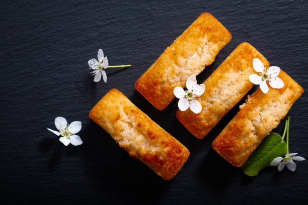 Des financiers avec des fleurs 