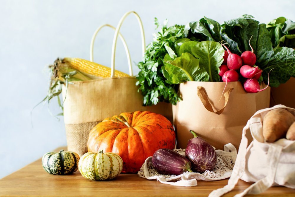 Les fruits et légumes d'automne sur une table